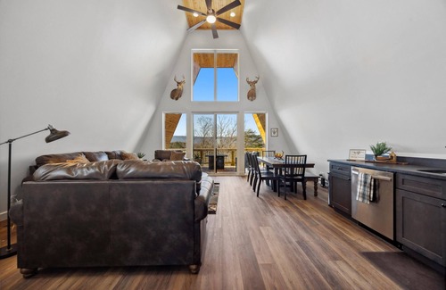 Chattanooga Valley Cabin | Hunters Ridge | A-Frame Cabin ON the Bluff | Hot Tub