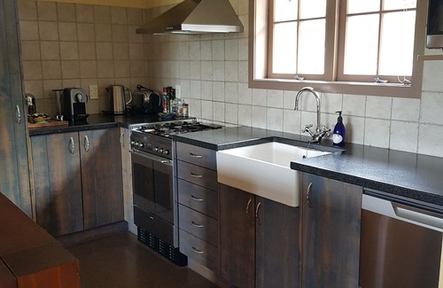 Cambridge Hotel | Huntington Stables Retreat Accommodation