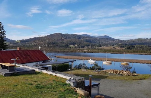 Franklin Apartment | Huon Burrow -Water views, Underground cozy retreat