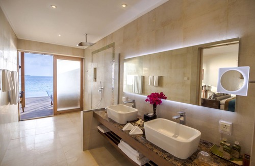 Huruvalhi Resort | Hurawalhi Island Resort