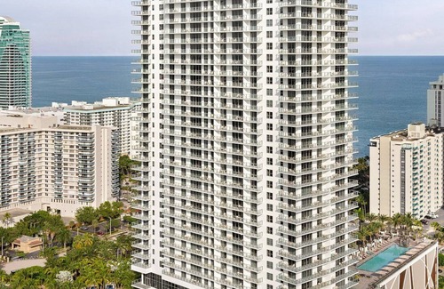 Hollywood South Central Beach Condo | Hyde Beach House by Zelloo