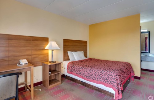 Quad Cities Hotel | I-80 Inn & Suites