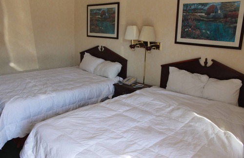 Quad Cities Hotel | I-80 Inn & Suites