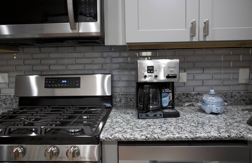 Meeting House Hill Bed & Breakfast | I New apartment with Luxury amenities in Boston.