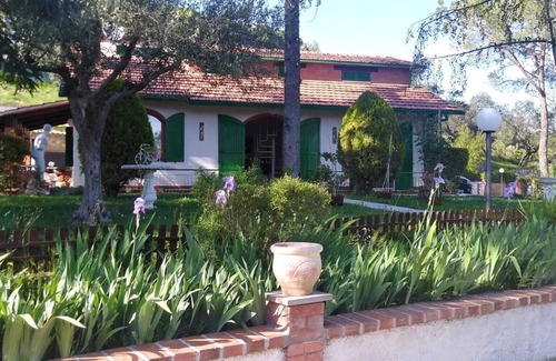 Collesanto Cottage | I Pini House - Country cottage ideal for vacations with family and children