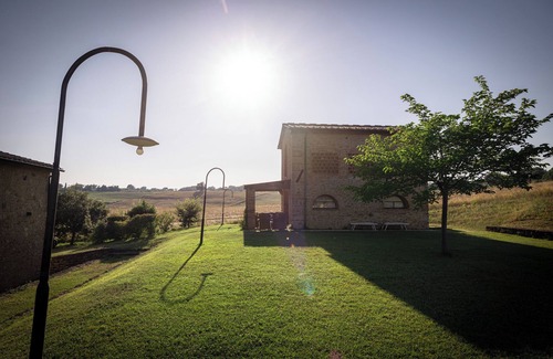 Pomarance Cottage | I Reucci Capanna - Dependence 4/5 people swimming pool parking wifi restaurant