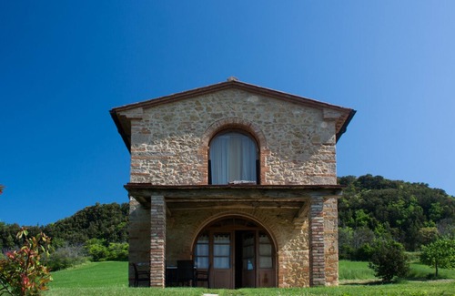 Pomarance Cottage | I Reucci Capanna - Dependence 4/5 people swimming pool parking wifi restaurant
