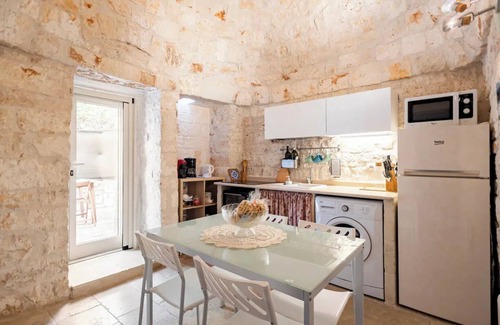 Laureto Villa | I Trulli di Zizì: Ancient Trulli in Valle D'Itria