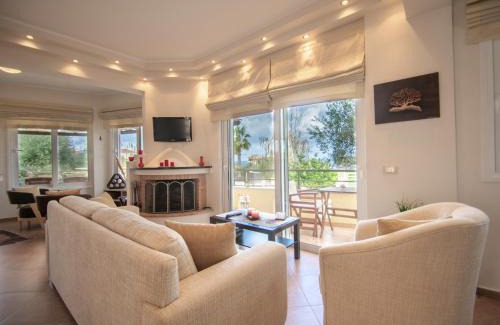 Drosia Villa | Ianthi Beach Villa by "elite"