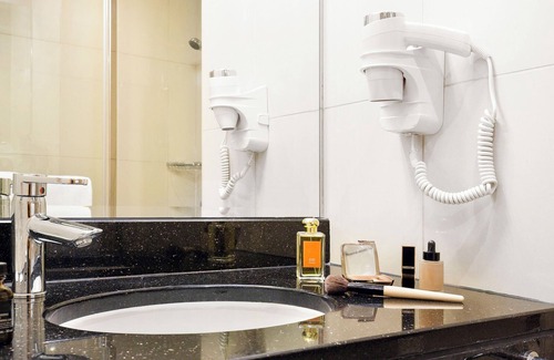 Al Muraqqabat Hotel | ibis Al Rigga