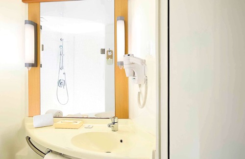 Navalur Hotel | ibis Chennai SIPCOT Hotel