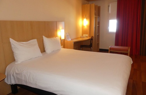 Istres Hotel | ibis Istres Trigance