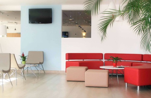 Istres Hotel | ibis Istres Trigance