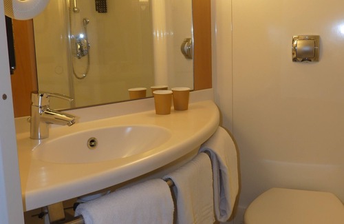 Istres Hotel | ibis Istres Trigance