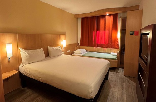 Istres Hotel | ibis Istres Trigance