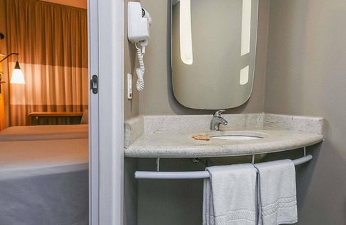Jacarei Hotel | ibis Jacarei
