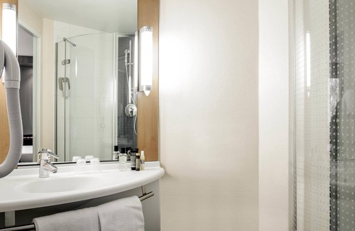 Meudon Hotel | Ibis Paris Meudon Velizy