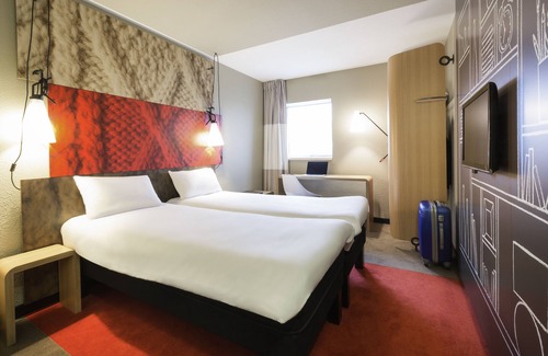 Clichy Hotel | ibis Paris Porte de Clichy Centre