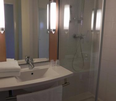 Mellac Hotel | ibis Quimperle