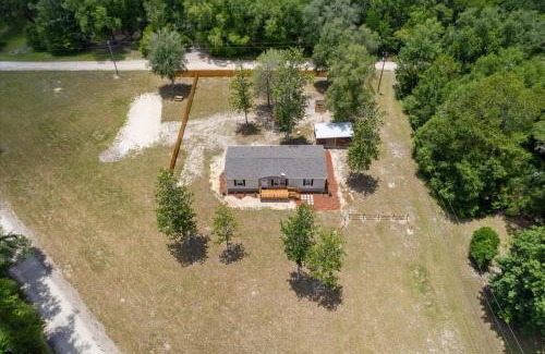 Lake City House | Ichetucknee Springs 2 MI - Fire Pit Pavilion & Grill