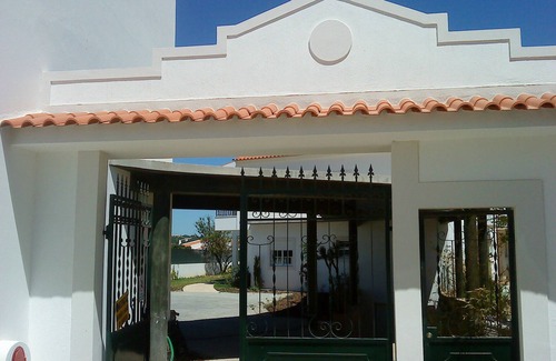Pata de Baixo Apartment | Iconic Apartment with 2 bedrooms & full kitchen 2 Apts by RedAwning