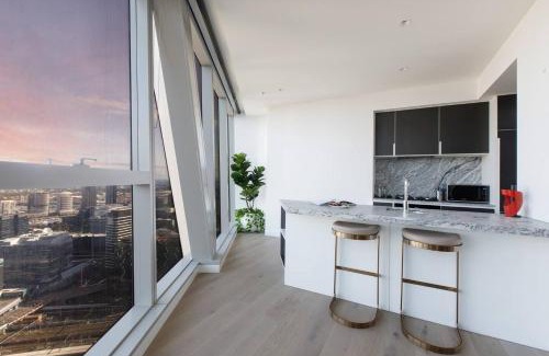 Melbourne Central Business District Apartment | Iconic High-view Oasis between Docklands and CBD