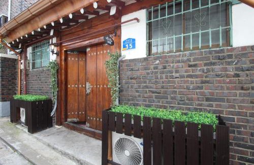 Daeheung-dong House | ICOS Guesthouse 1 - Female Only