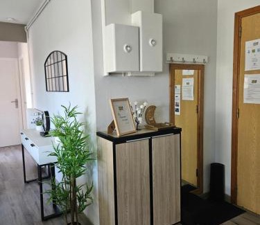 Digne-les-Bains Apartment | Idéal long séjour, Souvenirs de Provence,T2 classé, vue sur les montagnes, toutes commodités!