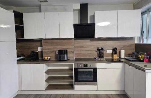 Digne-les-Bains Apartment | Idéal long séjour, Souvenirs de Provence,T2 classé, vue sur les montagnes, toutes commodités!