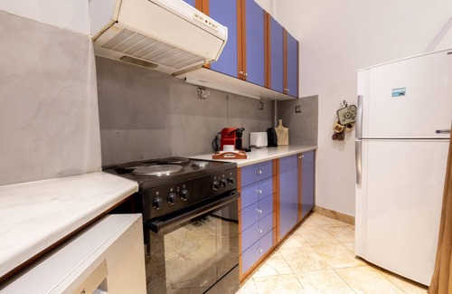 Plaka Apartment | Ideal 4 bdr Apartment in Plaka for 10