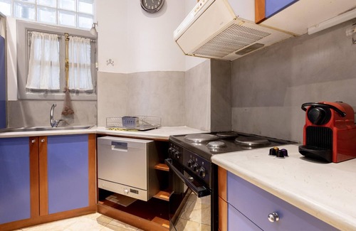 Plaka Apartment | Ideal 4 bdr Apartment in Plaka for 10