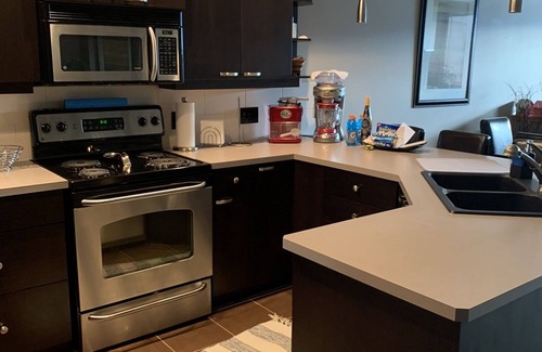 Scotch Creek House | Ideal lake home in a picturesque location 🏖 Sleep steps away from beach & water