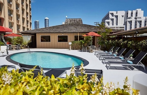 Ala Moana House | Ideal Location! 4 Convenient Units, Onsite Pool, Pet-Friendly Property