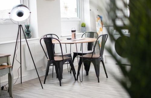 Little Hulton Apartment | Ideal Lodgings in Walkden