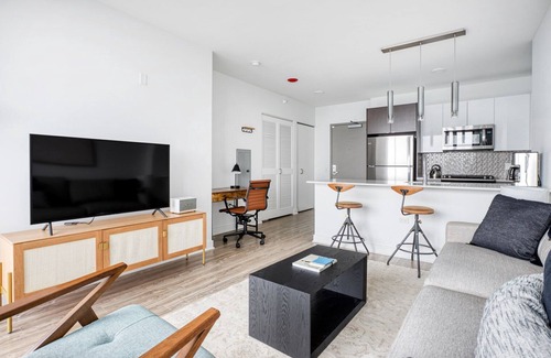 South Loop Apartment | Ideal South Loop 1BR w/Pool, Gym, Roof Deck, 1 block to L, by Blueground