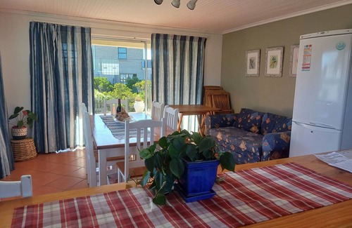 Pringle Bay House | Ideally Located with Views - 100m to Beach, 1 h to Cape Town, South Africa