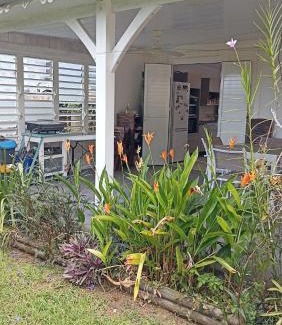 Sainte-Rose House | Idylle dans un cadre verdoyant avec une terrasse agréable citerne disponible