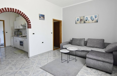 Valica Apartment | Idyllic apartment in Valizza-Umag surrounded by greenery, air-conditioned, WiFi