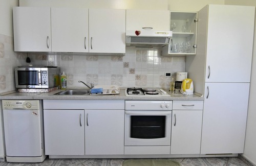 Valica Apartment | Idyllic apartment in Valizza-Umag surrounded by greenery, air-conditioned, WiFi