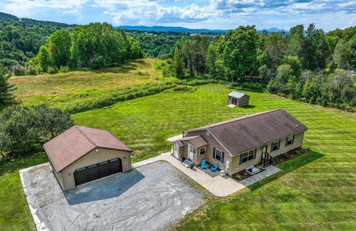 East Randolph House | Idyllic Barre Getaway about 15 Mi to Ski Area!