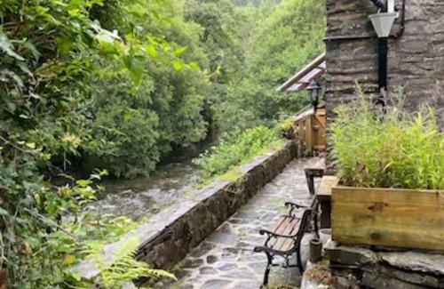 Barbican Cottage | Idyllic cottage by the River