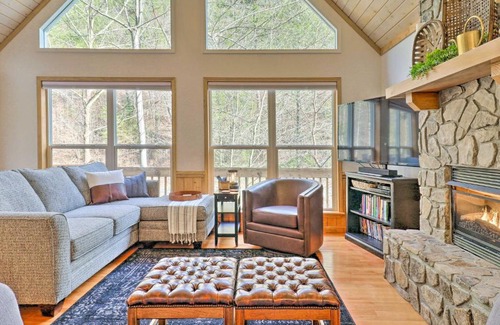 Bryson City House | Idyllic Creekside Bryson City Gem with Hot Tub!