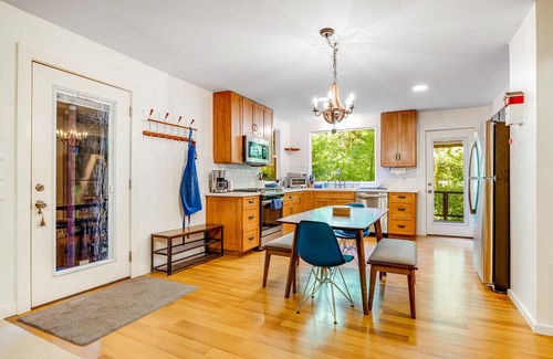 Cazadero Cabin | Idyllic creekside getaway- cozy, cute & updated