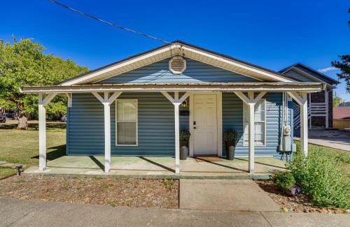 Fayetteville House | Idyllic Fayetteville Home - Walk to UA Campus!