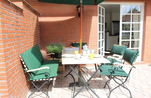 Greetsiel Apartment | Idyllic, quiet garden apartment for 2-4 people in the middle of Greetsiel