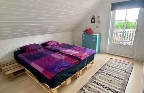 Tonsberg House | Idyllic traditional house on Husøy Island