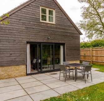Brighthampton House | Idyllic village, gateway to the Cotswolds, nr pub