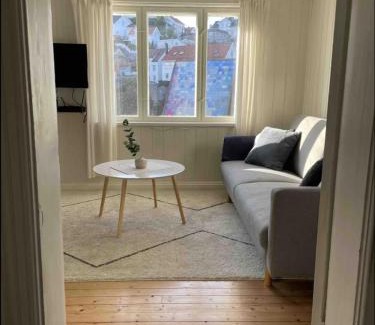 Arendal Apartment | Idyllisk sørlandshus i Arendal sentrum - i vannkanten