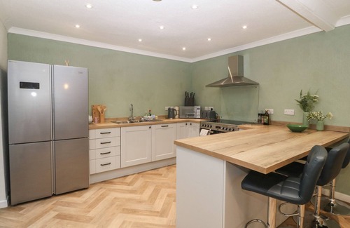 Pentraeth House | IECHYD DA, pet friendly, country holiday cottage in Benllech