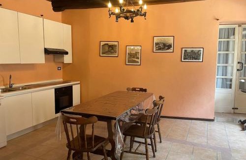 Montabone House | Il borgo come in un castello